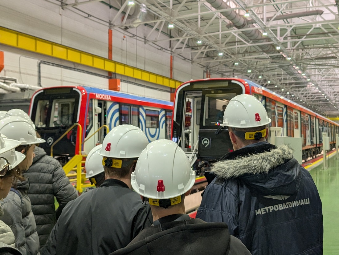 Ученики «Романовской школы» посетили с экскурсией завод «Метровагонмаш»